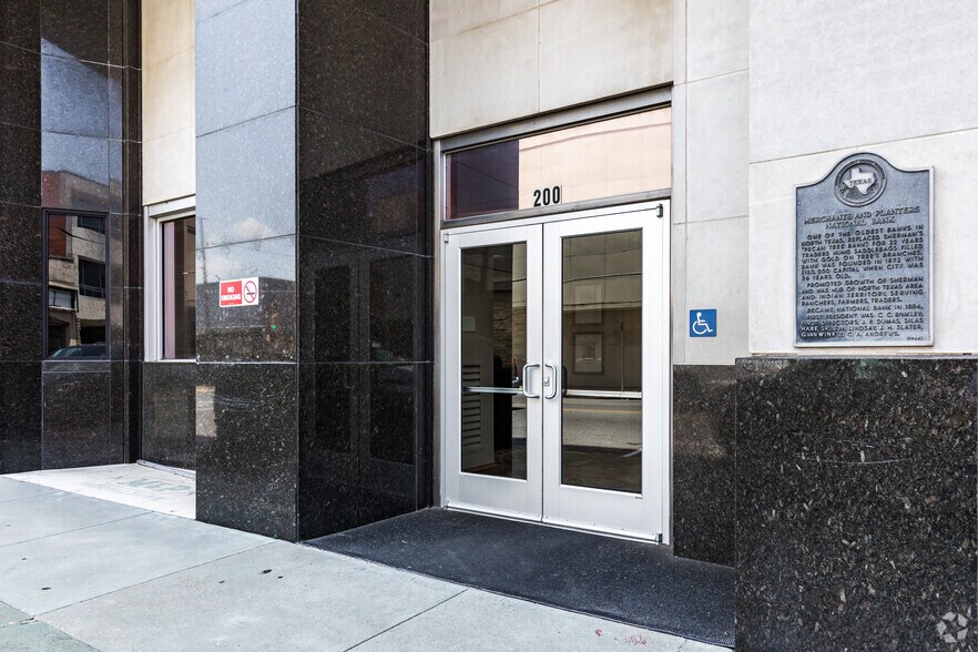 More Photos Of 200 N Travis St, Sherman Office For Lease