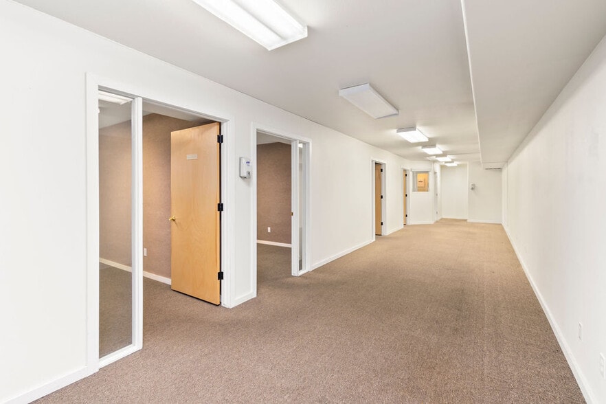 More Photos Of 562 W Crete Cir, Grand Junction Warehouse For Lease