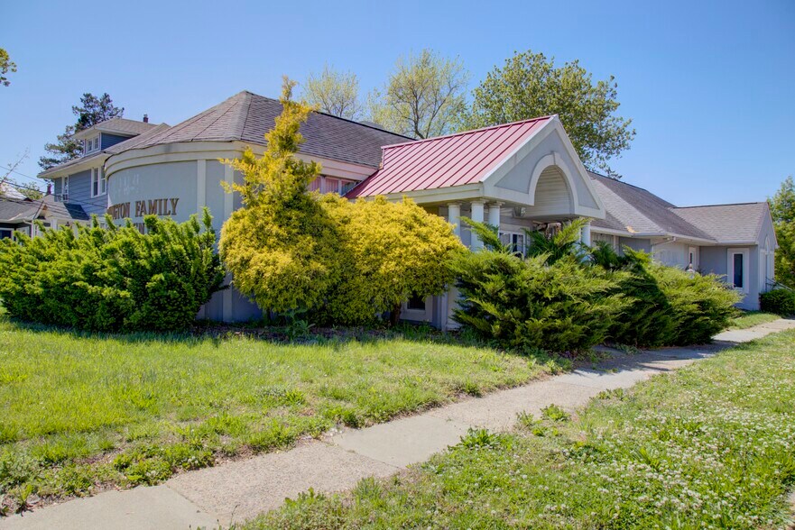 Primary Photo Of 666 Madison Ave, Burlington Medical For Sale