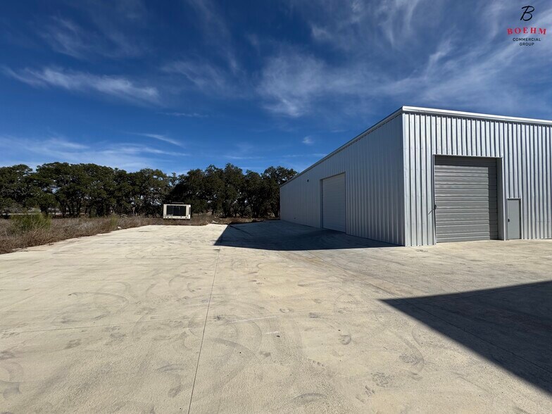 More Photos Of 48 Worth Dr, Boerne Industrial For Lease
