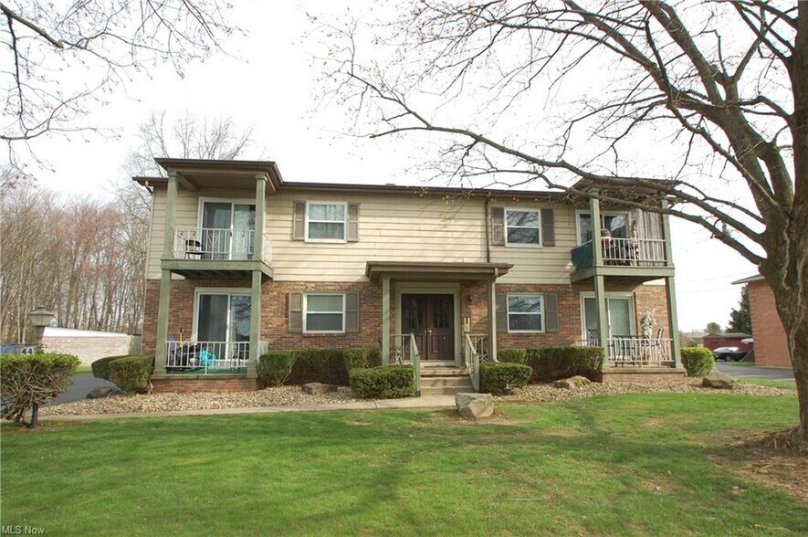 More Photos Of 35 Carter Cir, Youngstown Apartments For Sale