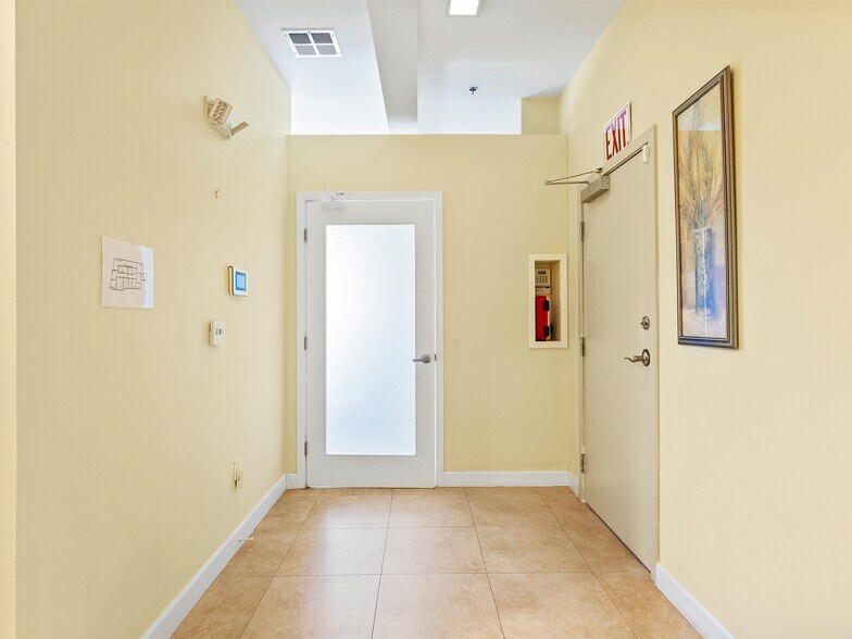 More Photos Of 7335-7341 Foothill Blvd, Tujunga Light Manufacturing For Sale