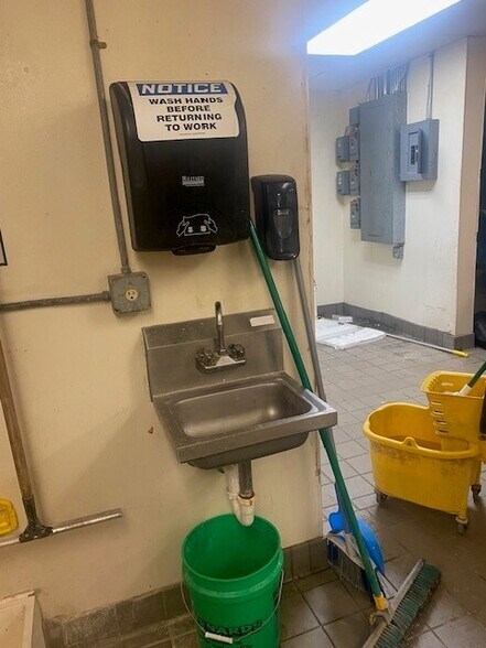 More Photos Of 1134 7th St NW, Rochester Unknown For Lease