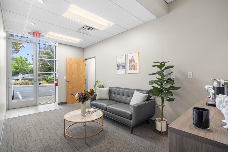 More Photos Of 9811 S IH-35, Austin Office For Sale