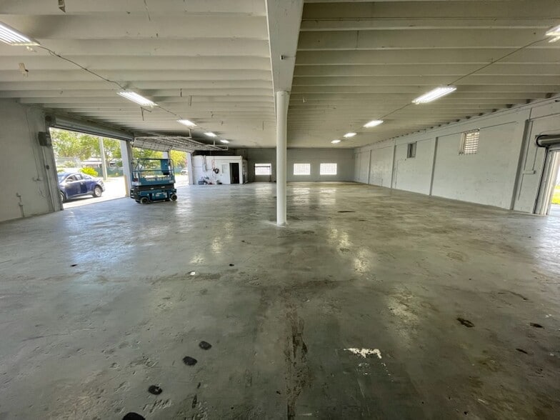 More Photos Of 5731 SW 23rd St, West Park Auto Repair For Lease