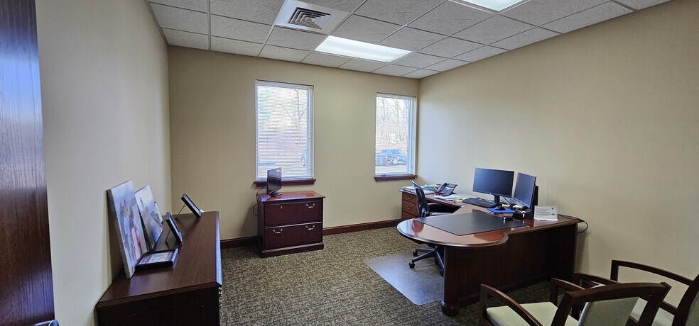 More Photos Of 7335 Crossleigh Ct, Toledo Office For Lease