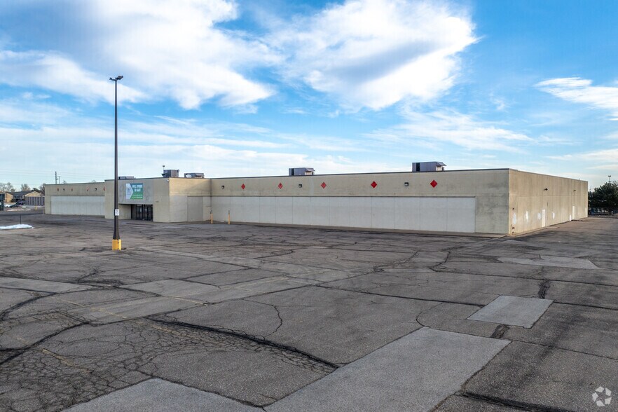 More Photos Of 7011 W Central Ave, Wichita Freestanding For Lease