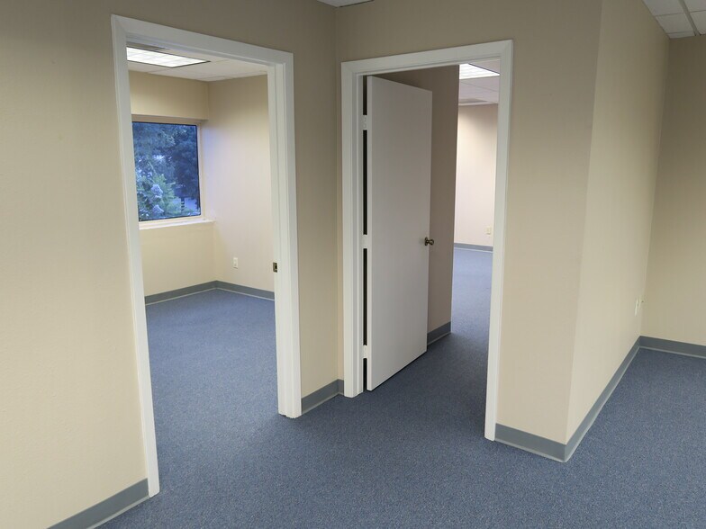 More Photos Of 5610-5613 Southwest Fwy, Houston Flex For Lease