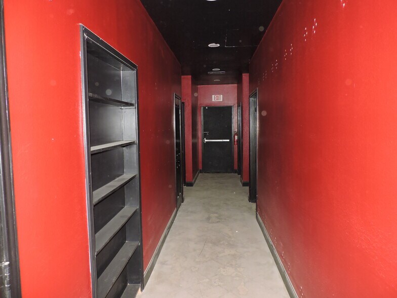 More Photos Of 920 W Mason St, Mabank Manufacturing For Sale