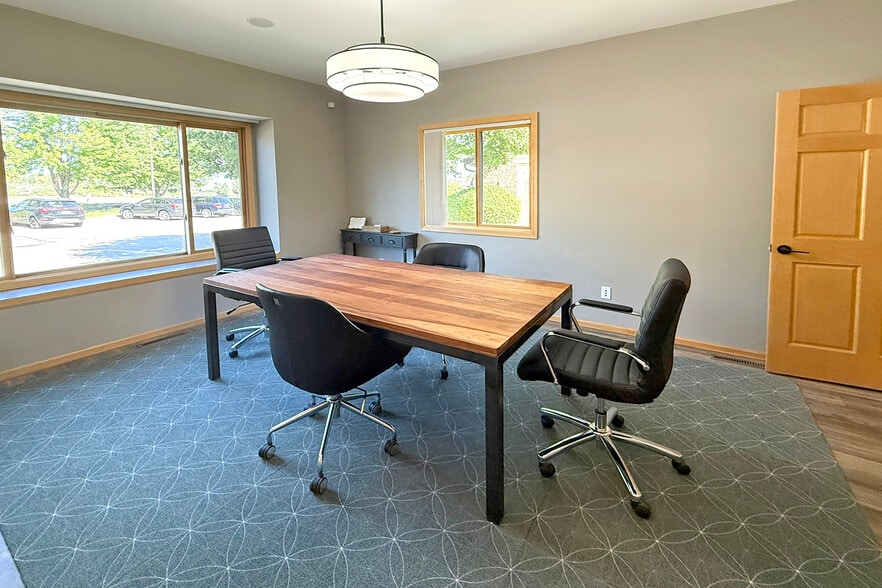 More Photos Of 5770 Blackshire Path, Inver Grove Heights Office For Sale