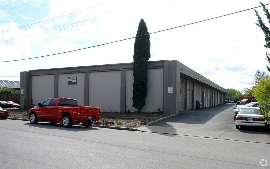 More Photos Of 1308 Dynamic St, Petaluma Flex For Lease