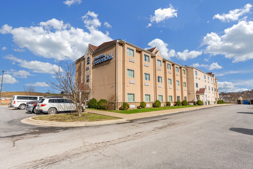 More Photos Of 20 Southland Dr, Fairmont Hotel For Sale