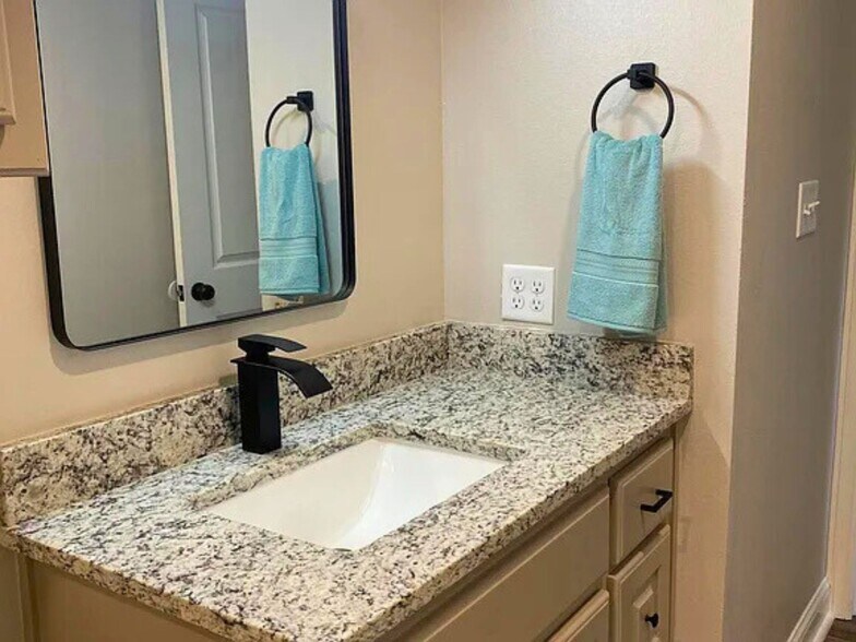 More Photos Of 901 Broadway Blvd, Kilgore Apartments For Sale