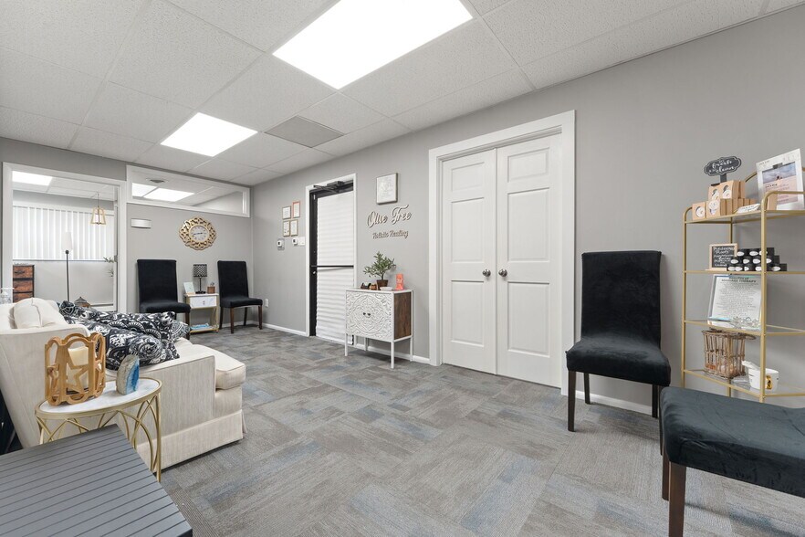 More Photos Of 250 N Main St, Crown Point Office For Sale