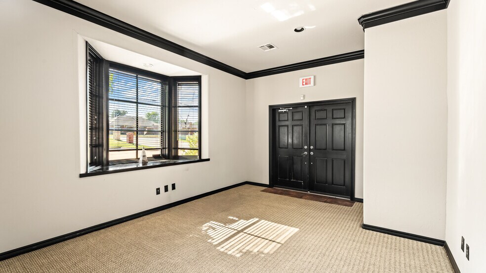 More Photos Of 14000 N Western Ave, Edmond Office For Sale
