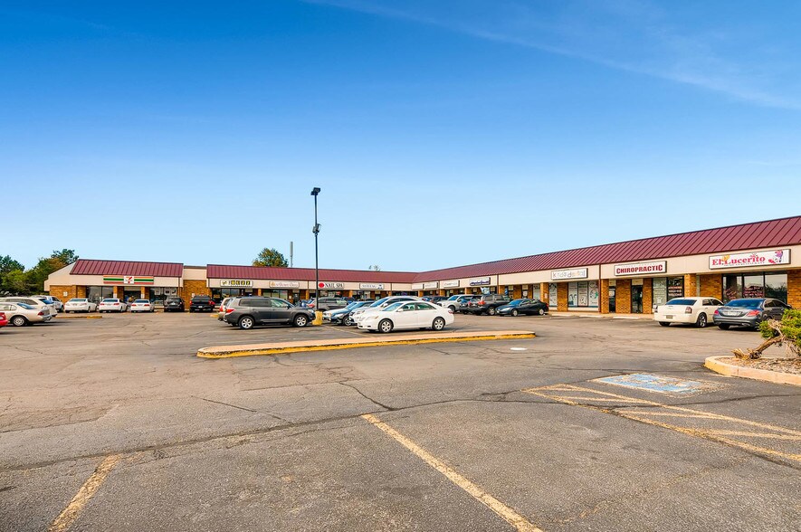 More Photos Of 2295 S Chambers Rd, Aurora Freestanding For Lease