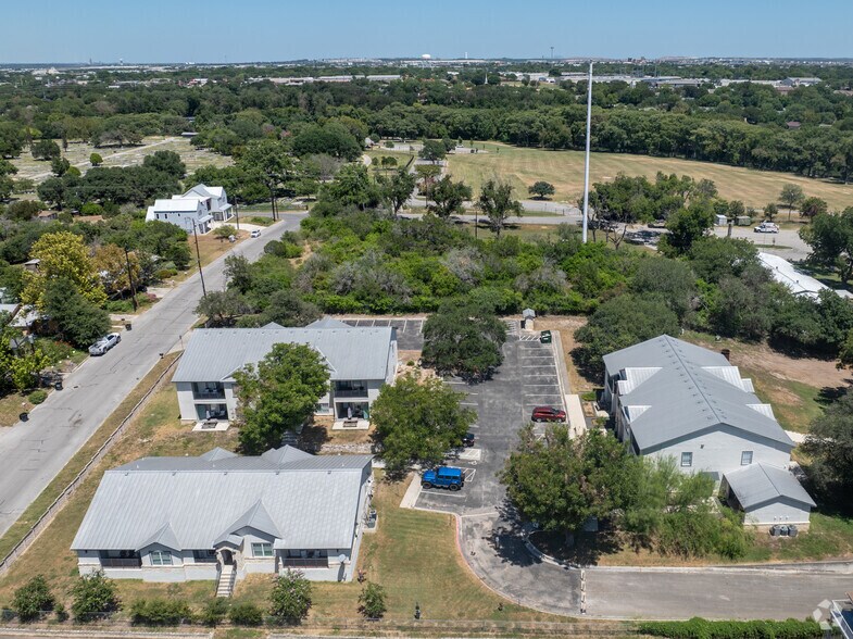 More Photos Of 740 E Mather St, New Braunfels Apartments For Sale