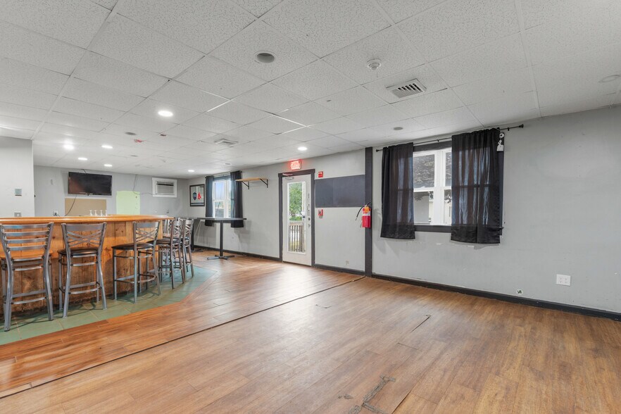 More Photos Of 1248 Roosevelt Trl, Raymond Restaurant For Lease