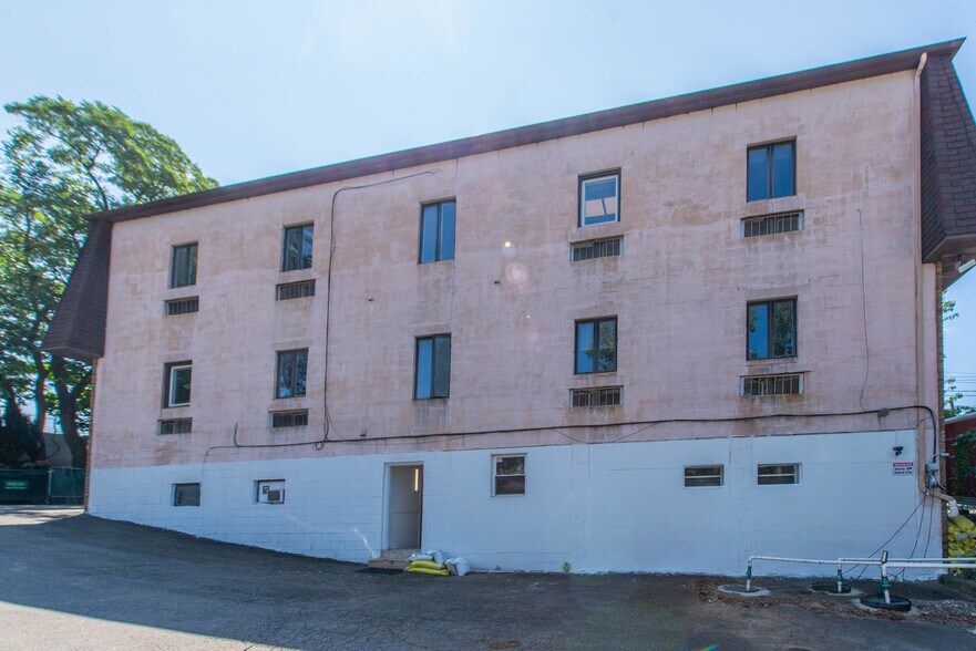 More Photos Of 16 Chestnut St, Emerson Medical For Sale