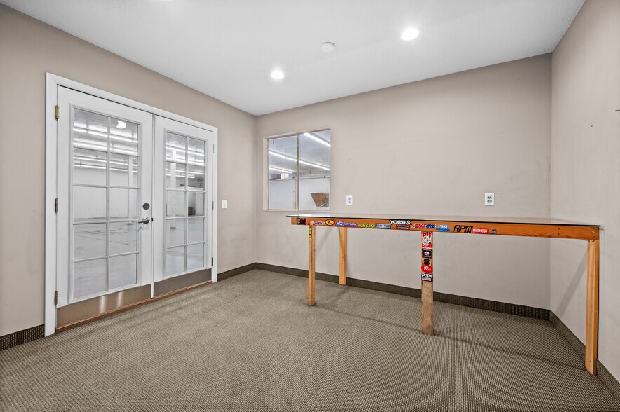 More Photos Of 4375 W Copper Hills Pky, West Jordan Warehouse For Lease