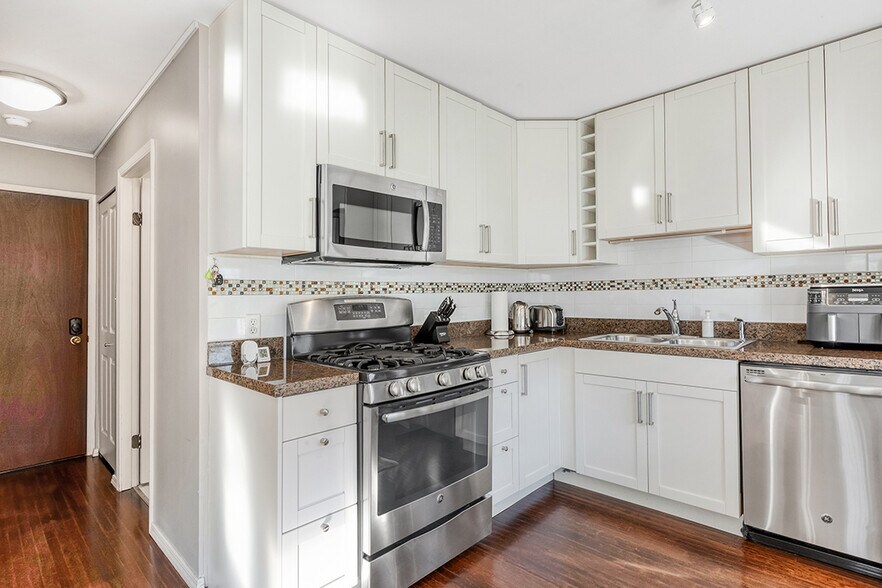 More Photos Of 2814 3rd Av W, Vancouver Hospitality For Sale
