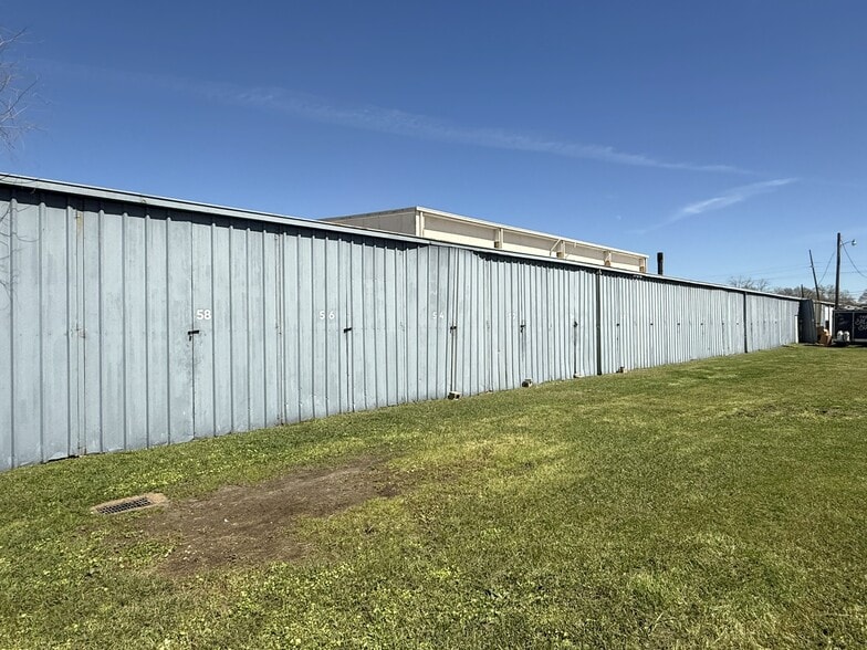 More Photos Of 1640 Lindbergh Dr, Beaumont Specialty For Sale