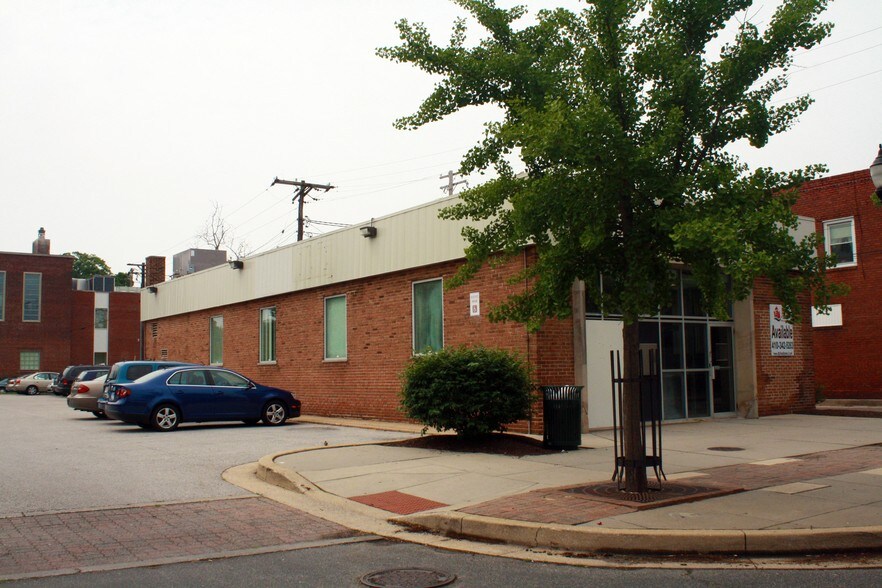 More Photos Of 17 Center Pl, Dundalk Storefront For Sale