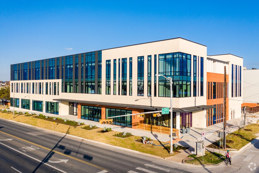 Primary Photo Of 5325 Airport Blvd, Austin Office For Lease