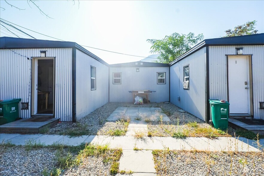 More Photos Of 1406 Fourth Av, Trail Apartments For Sale