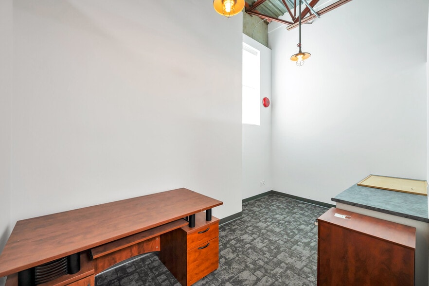 More Photos Of 17750 65A Av, Surrey Showroom For Sale