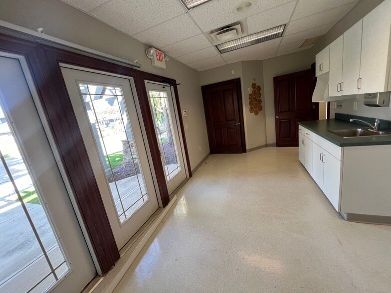 More Photos Of 10-24 Remick Blvd, Springboro Medical For Sale