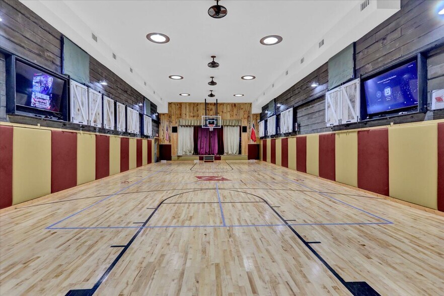 More Photos Of 22 New Holland ave, Shillington Sports And Entertainment For Sale
