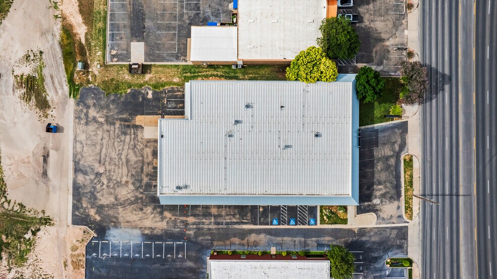 More Photos Of 7705 Quaker Ave, Lubbock Freestanding For Lease