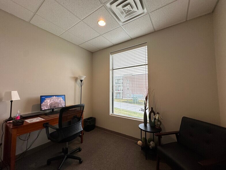 More Photos Of 673 Westbury Dr, Iowa City Storefront Retail Office For Sale