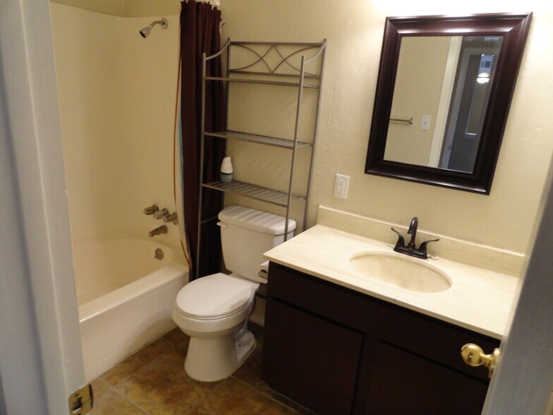 More Photos Of 1620 N Wilmot Rd, Tucson Apartments For Sale