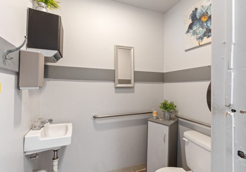 More Photos Of 6014 New Hartford St, Wolcott Restaurant For Sale