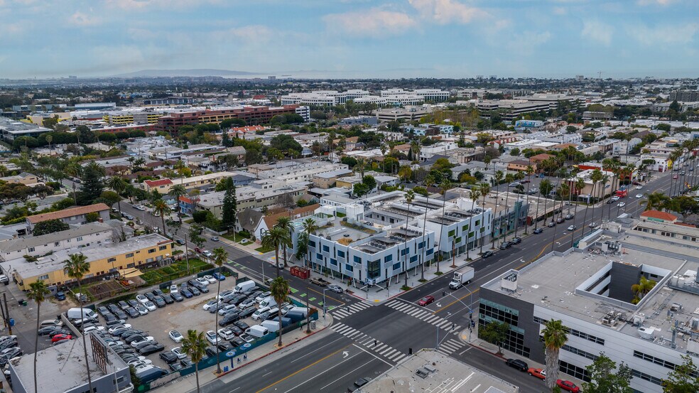 More Photos Of 2828 Santa Monica Blvd, Santa Monica Apartments For Lease