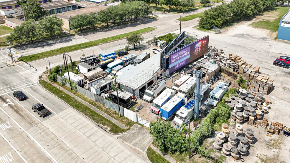 More Photos Of 3803 Eastex Fwy, Houston General Retail For Sale