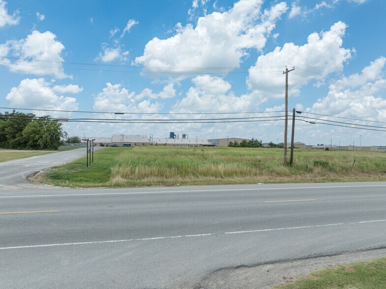 More Photos Of 2537 Center Street, Bonham Land For Sale