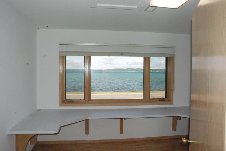 More Photos Of 4620 N US Highway 31 N, Traverse City Office For Lease