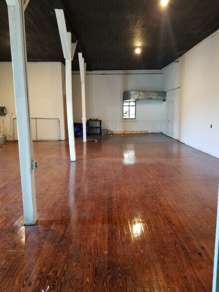 More Photos Of 114 N Church St, Waverly Loft Creative Space For Lease
