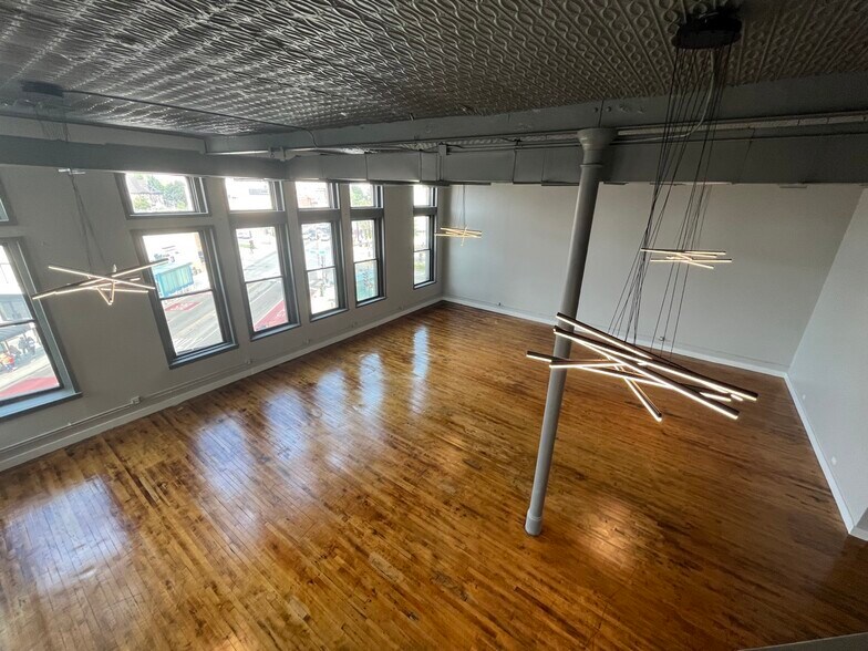 More Photos Of 1105 W Chicago Ave, Chicago Loft Creative Space For Lease