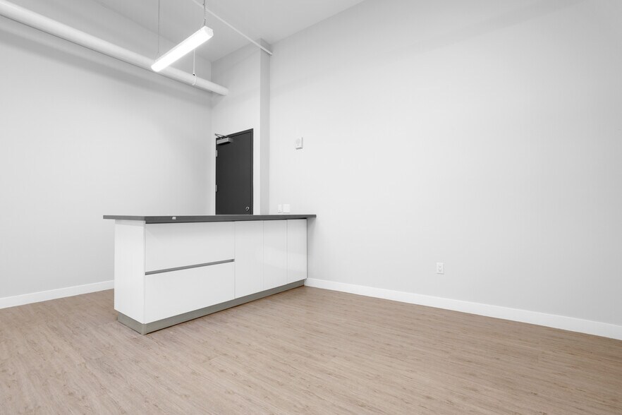 More Photos Of 3751-3761 S Hill St, Los Angeles Warehouse For Lease