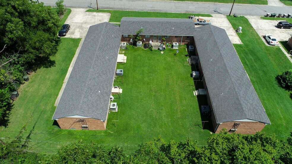 More Photos Of 606 Sampson St, Greensboro Apartments For Sale