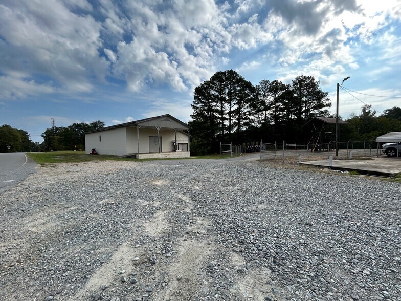 More Photos Of 3043 N Columbia St, Milledgeville Warehouse For Lease