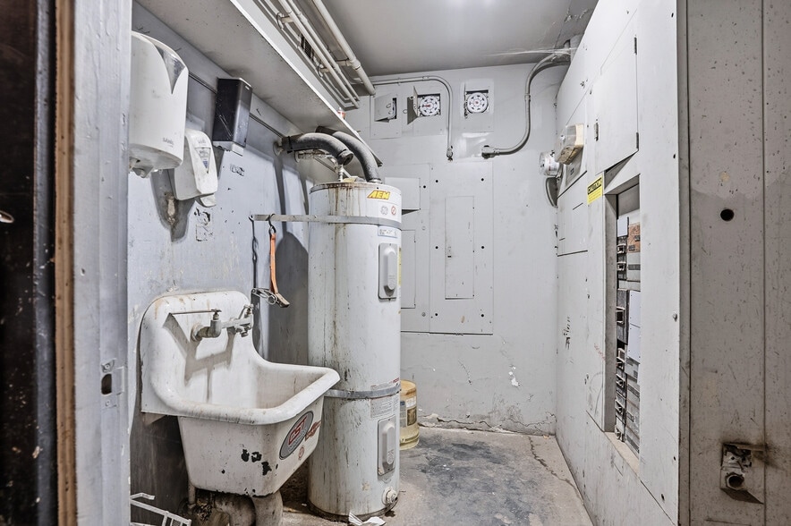 More Photos Of 3630 E Florida Ave, Hemet Auto Dealership For Sale