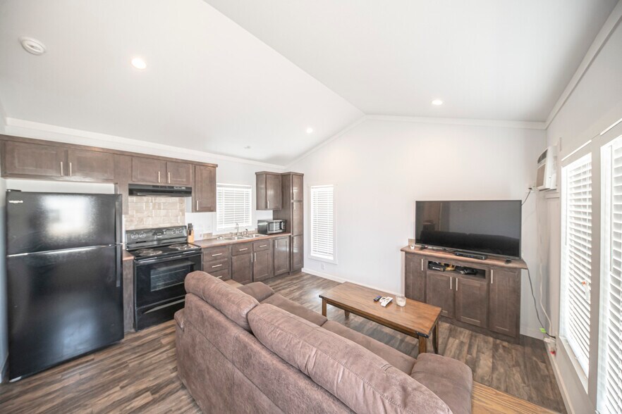 More Photos Of 4301 S County Road 1135, Midland Specialty For Lease