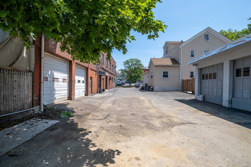 More Photos Of 124 Lincoln Ave, Mount Vernon Office For Sale