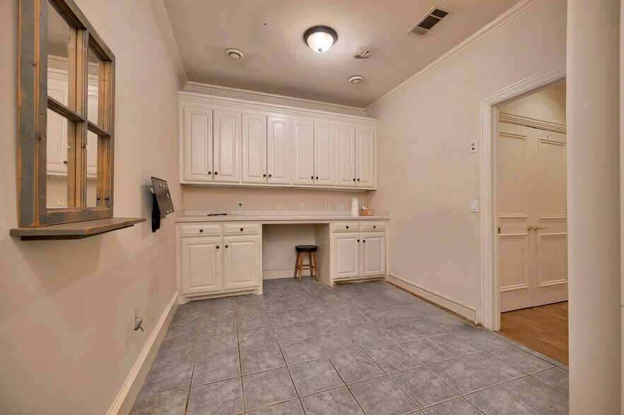 More Photos Of 504 N Euless Main St, Euless Carwash For Sale