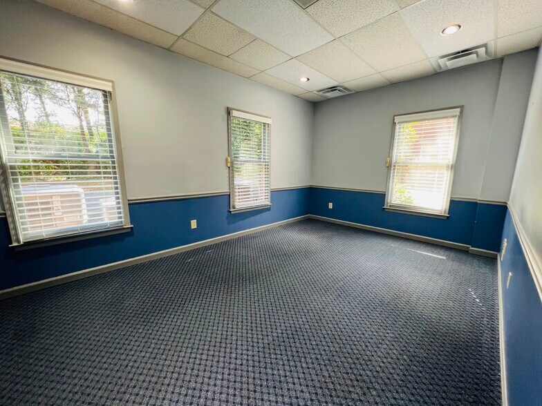 More Photos Of 575 Colonial Park Dr, Roswell Medical For Lease